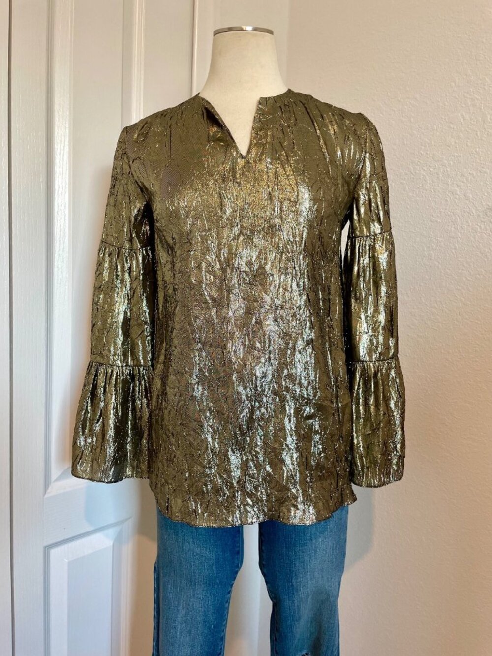 Michael Kors Collection Resort 2019 Runway Bell-Sleeve Crushed-Lame Peasant Top - Picture 4 of 14